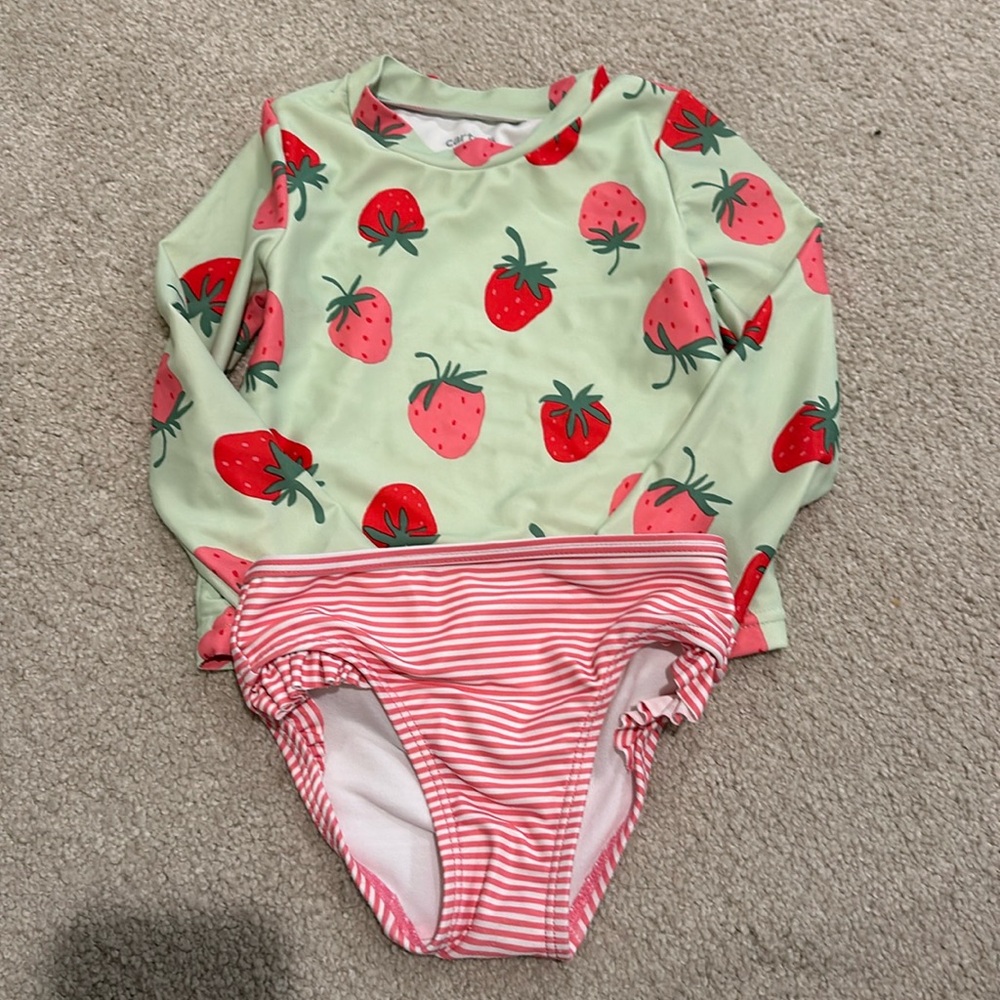 Cutest 🍓 rashguard set